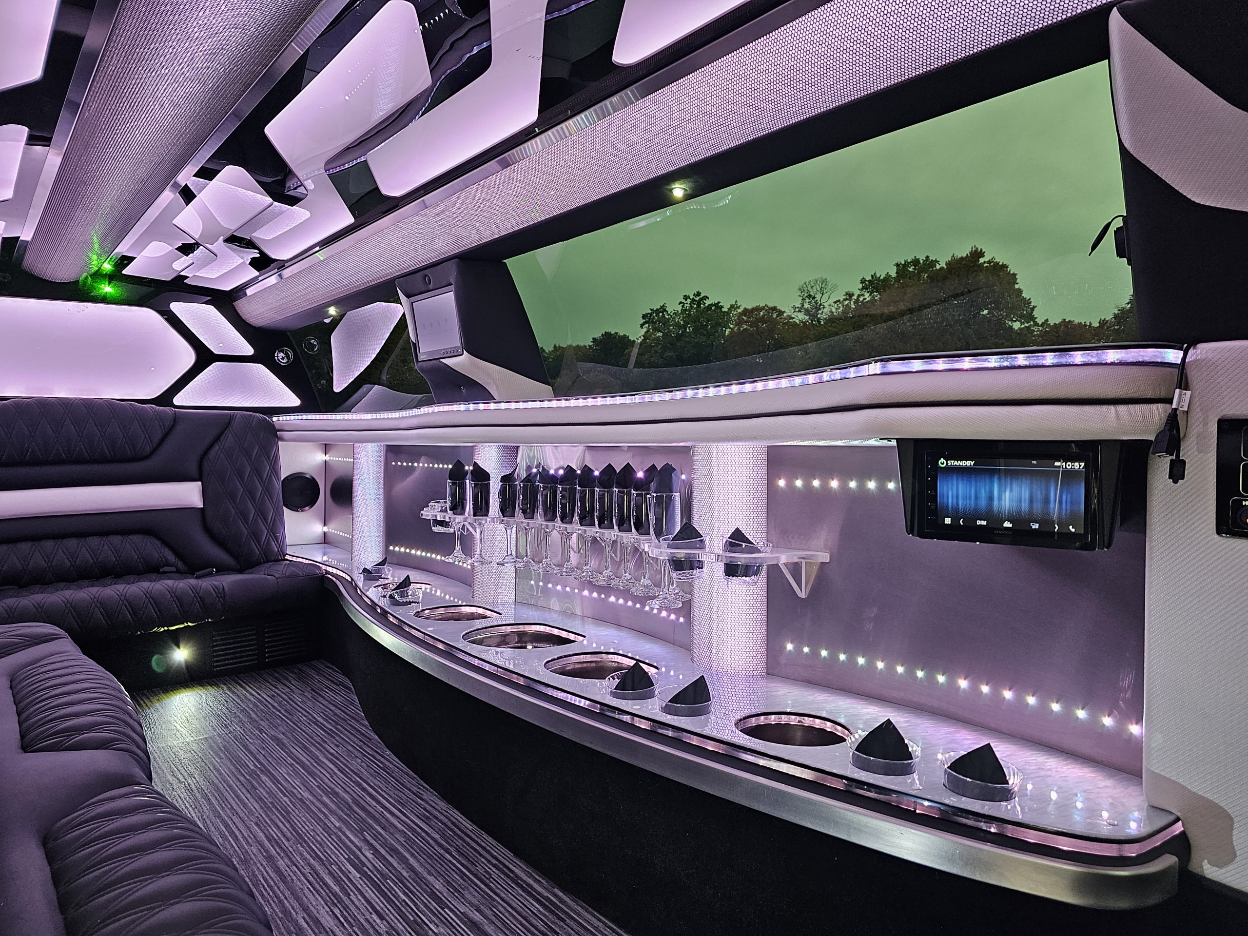 10-passenger-lincoln-aviator-int-3 Lincoln Aviator limo interior 3