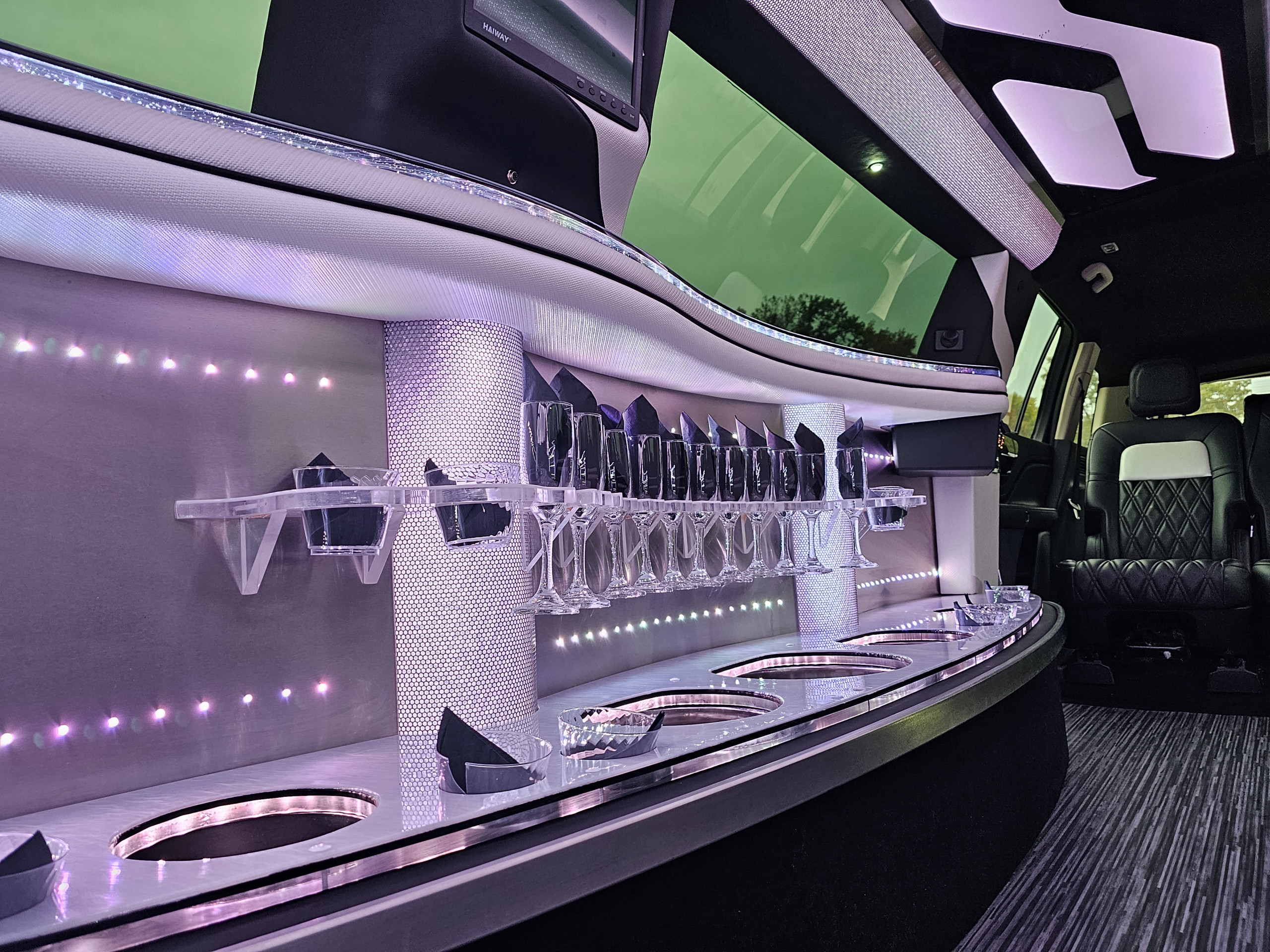 10-passenger-lincoln-aviator-int-4 Lincoln Aviator limo interior 4