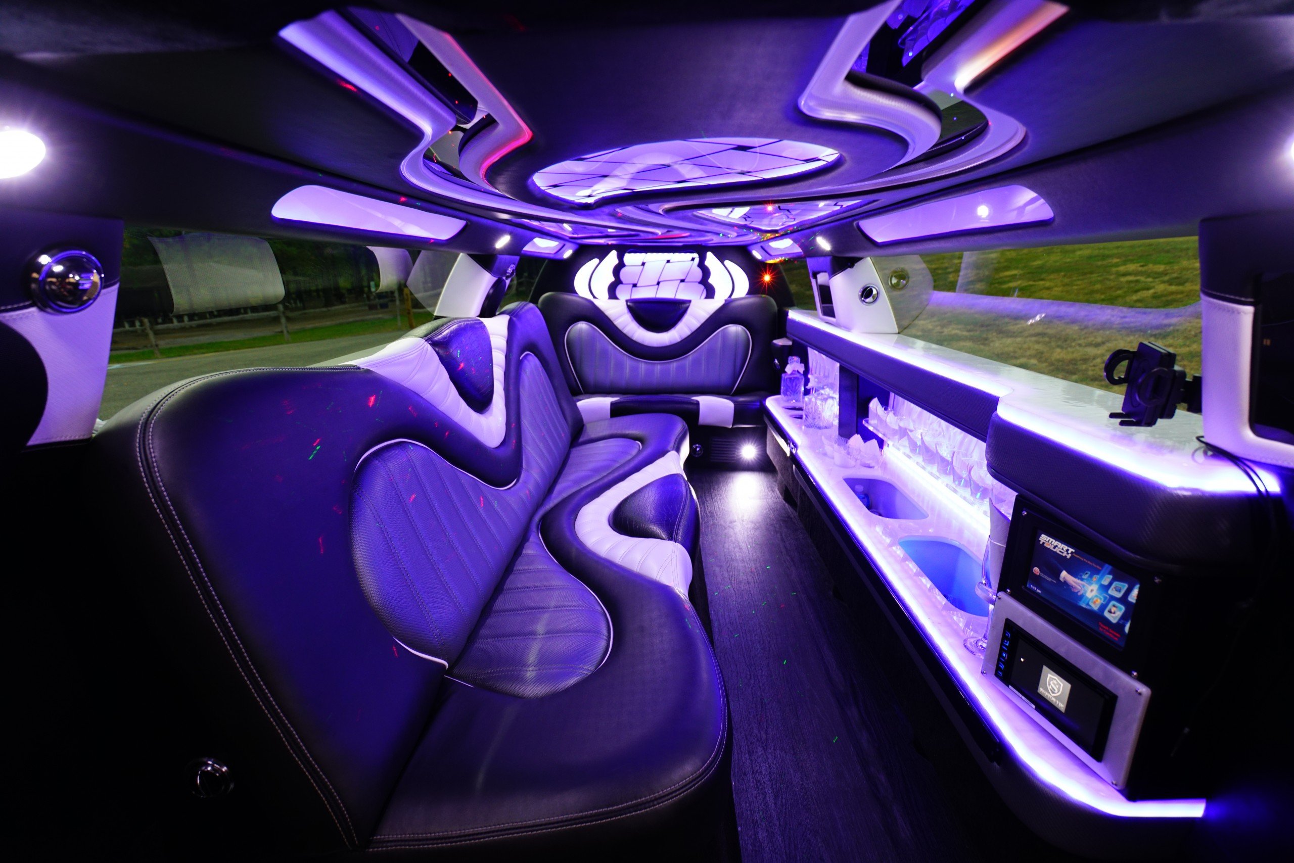 Chrysler 300 stretch limo – Interior Chrysler 300 Limo - interior